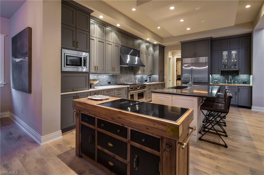 MOORINGS - Residential