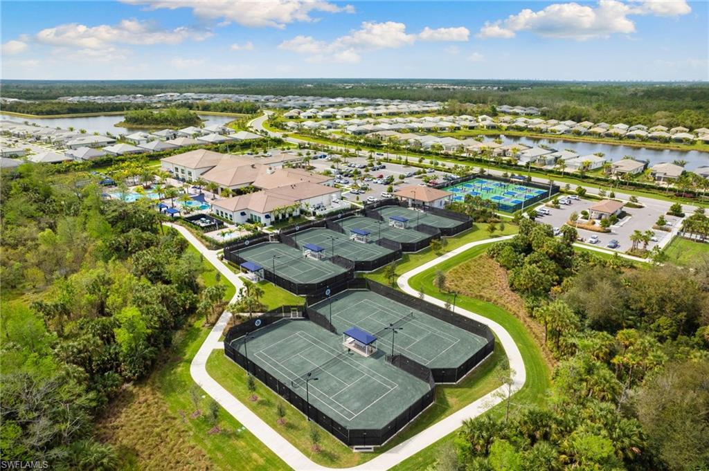 VALENCIA TRAILS - Residential