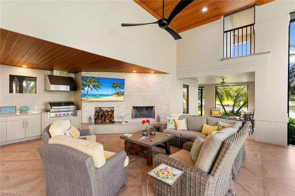 ESTATES AT BAY COLONY GOLF CLUB - Residential