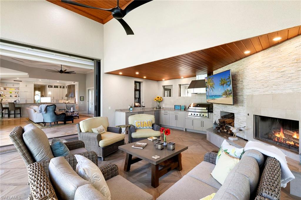 ESTATES AT BAY COLONY GOLF CLUB - Residential