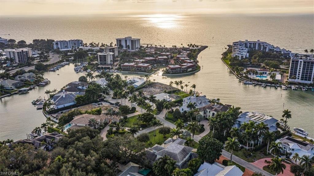 MOORINGS - Residential