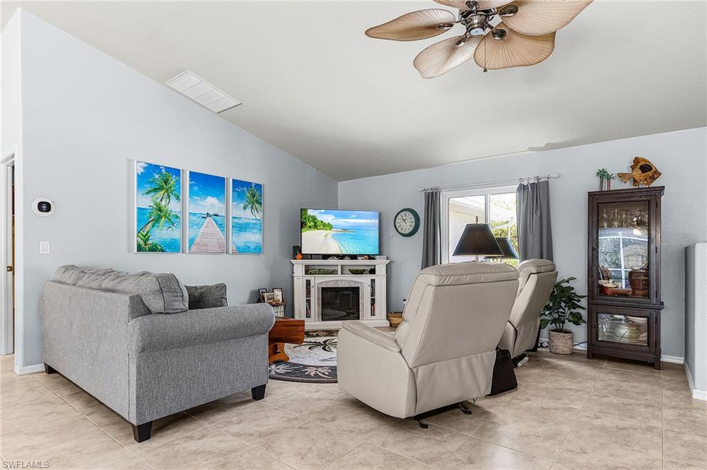 CHARLOTTE SHORES - Residential