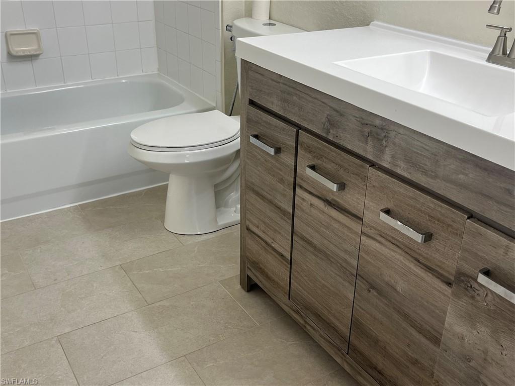 KEY ROYAL CONDOMINIUMS - Residential Lease