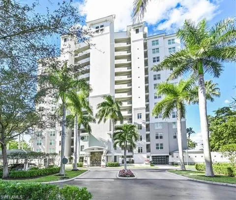 430 Cove Tower Dr Unit 1004, Naples, FL 34110 - #: 225016766