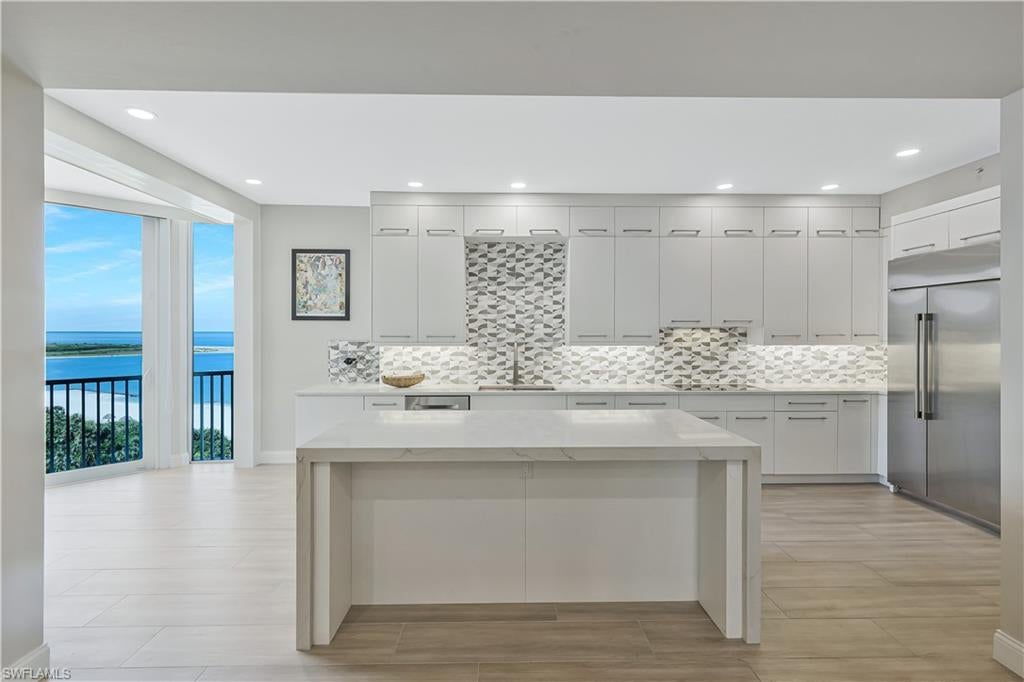 5000 Royal Marco WAY PH-931