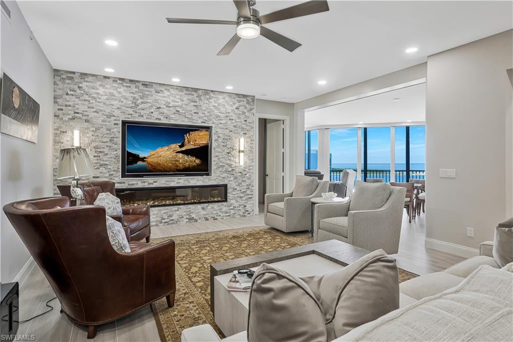 5000 Royal Marco WAY PH-931