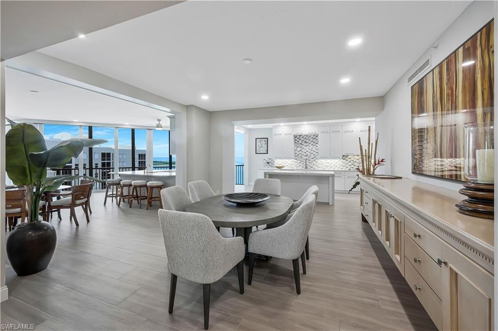 5000 Royal Marco WAY PH-931