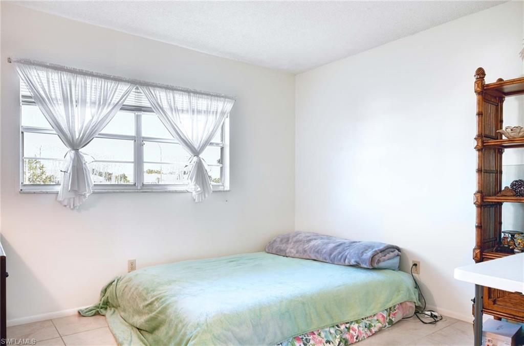 COUNTRY CLUB MANOR - Residential