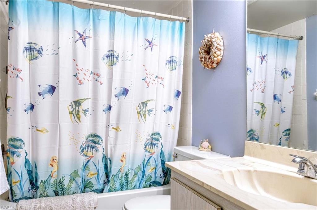 COUNTRY CLUB MANOR - Residential