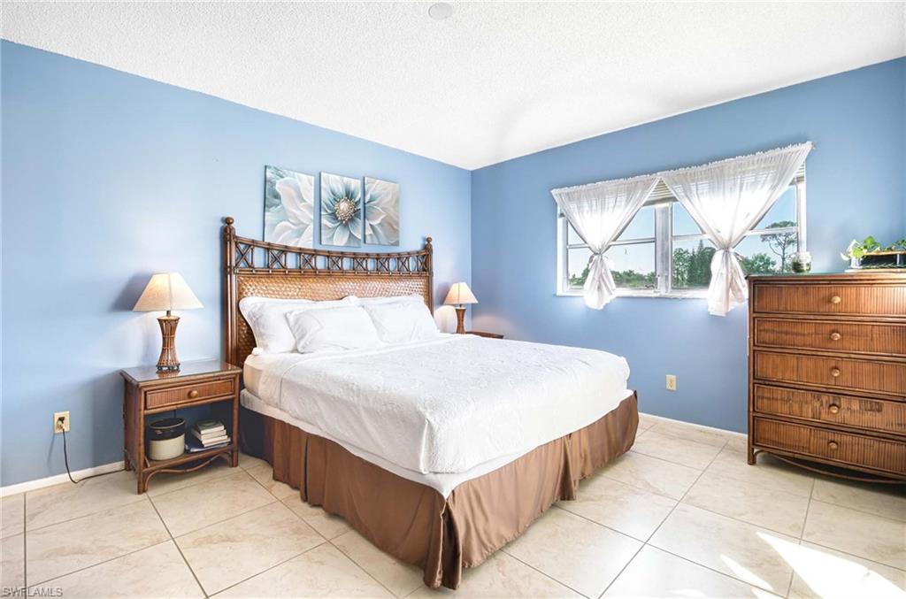 COUNTRY CLUB MANOR - Residential