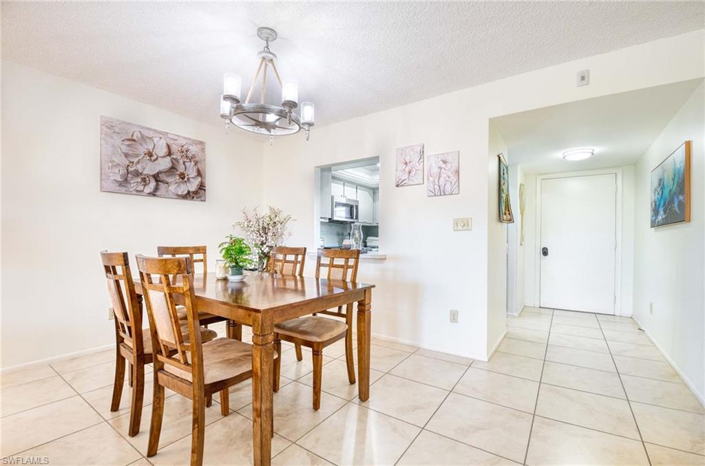 COUNTRY CLUB MANOR - Residential