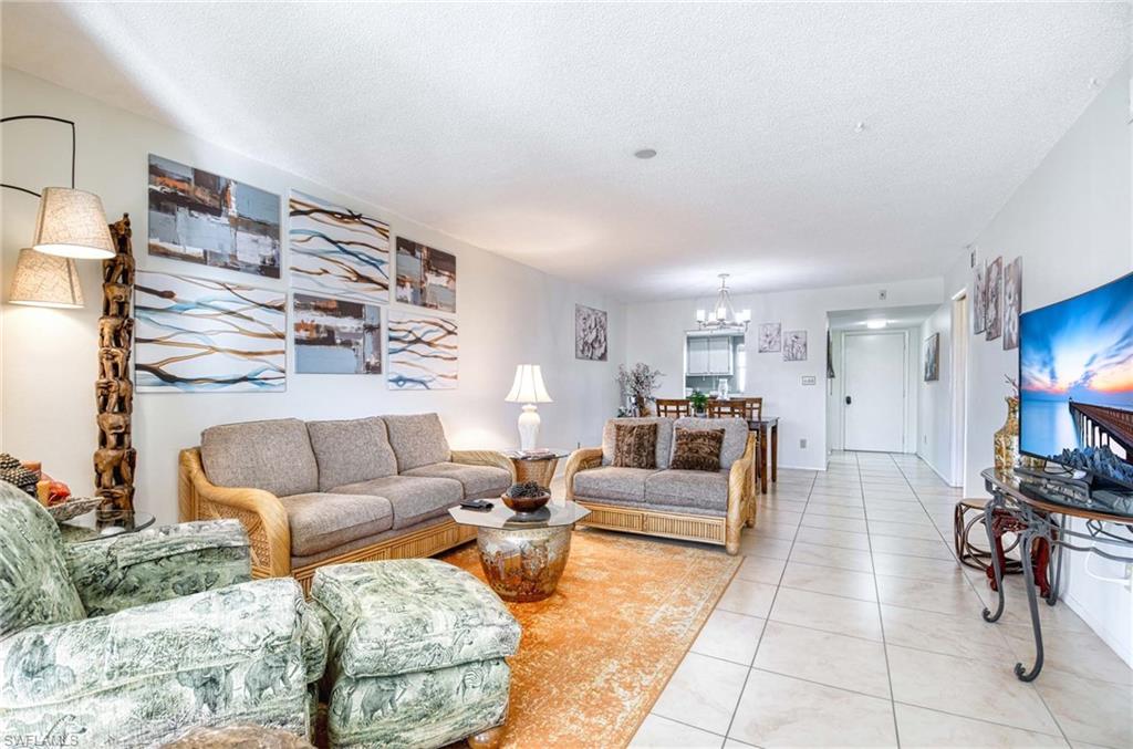 COUNTRY CLUB MANOR - Residential