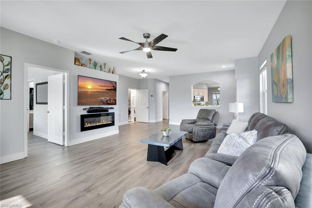 WEDGE WOOD AT THE STRAND - Residential