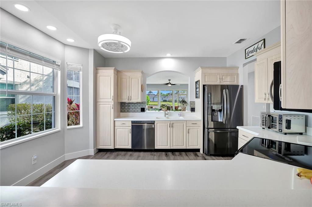 WEDGE WOOD AT THE STRAND - Residential