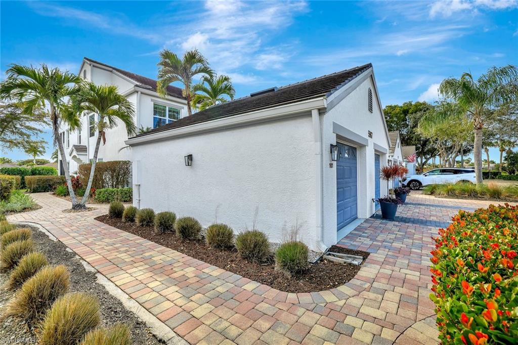 WEDGE WOOD AT THE STRAND - Residential