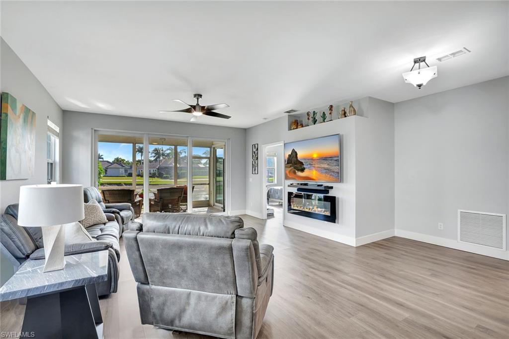 WEDGE WOOD AT THE STRAND - Residential