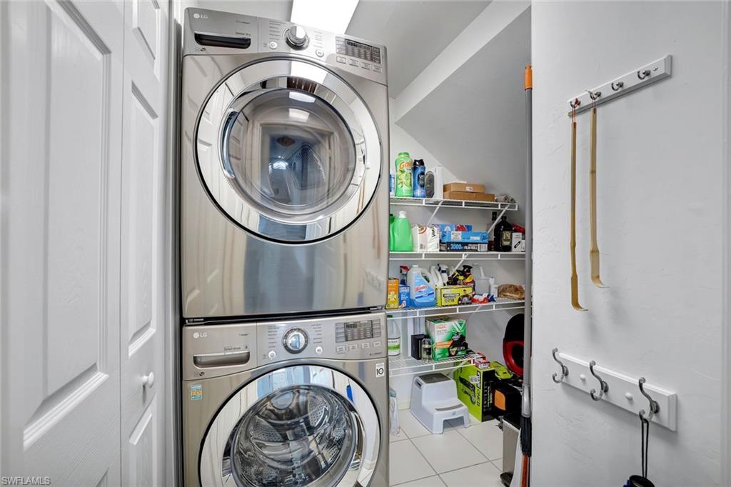 WEDGE WOOD AT THE STRAND - Residential