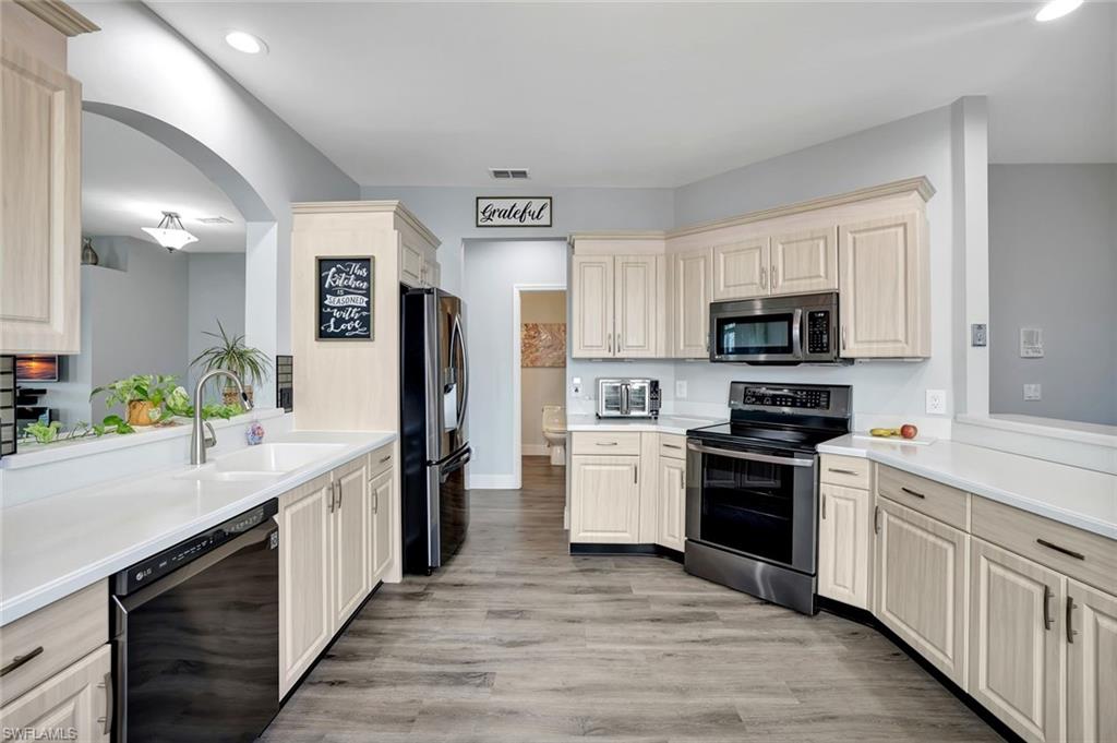 WEDGE WOOD AT THE STRAND - Residential