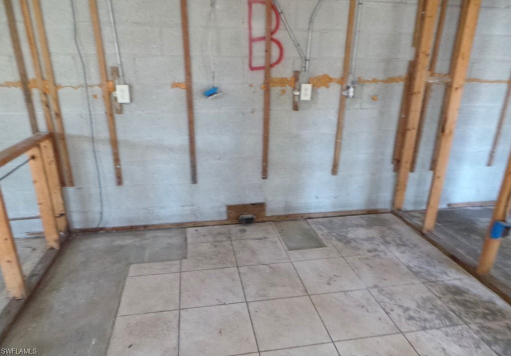 ROYAL WOODS - Residential