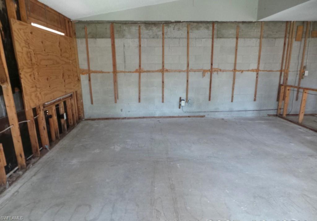 ROYAL WOODS - Residential