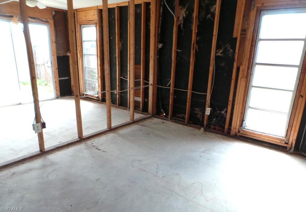 ROYAL WOODS - Residential