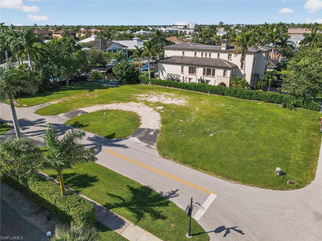 GOLDEN SHORES - Land