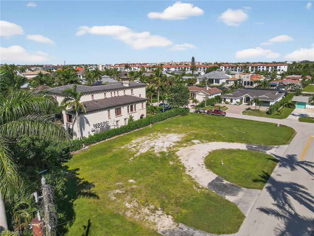 GOLDEN SHORES - Land