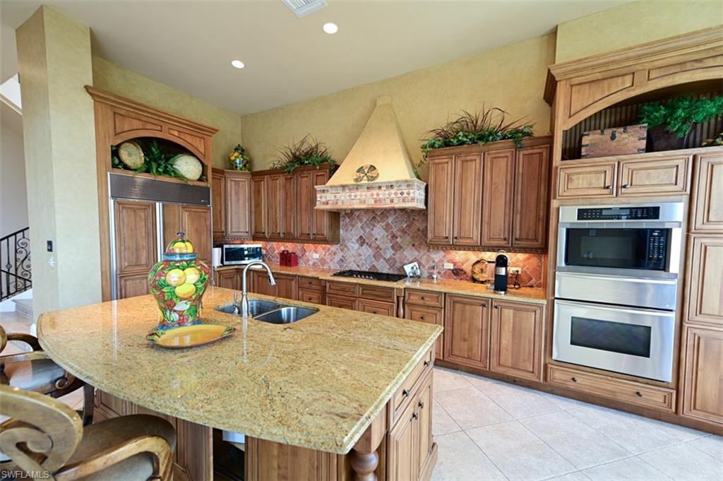 BAREFOOT BEACH - Residential