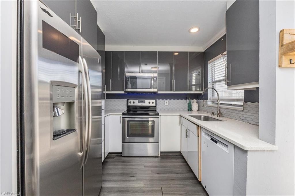 CORAL BAYVIEW CONDO - Residential