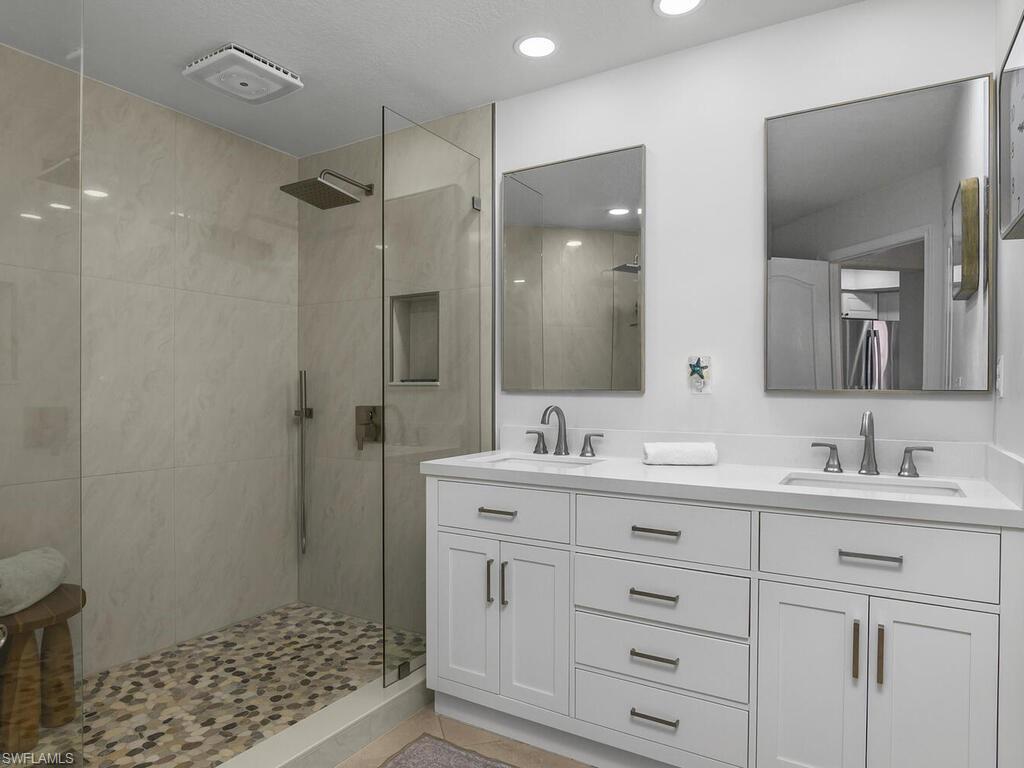 BERMUDA CAYS - Residential