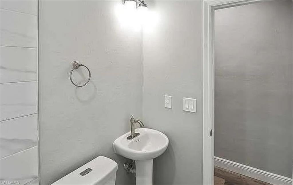 PINE MANOR - Residential Lease