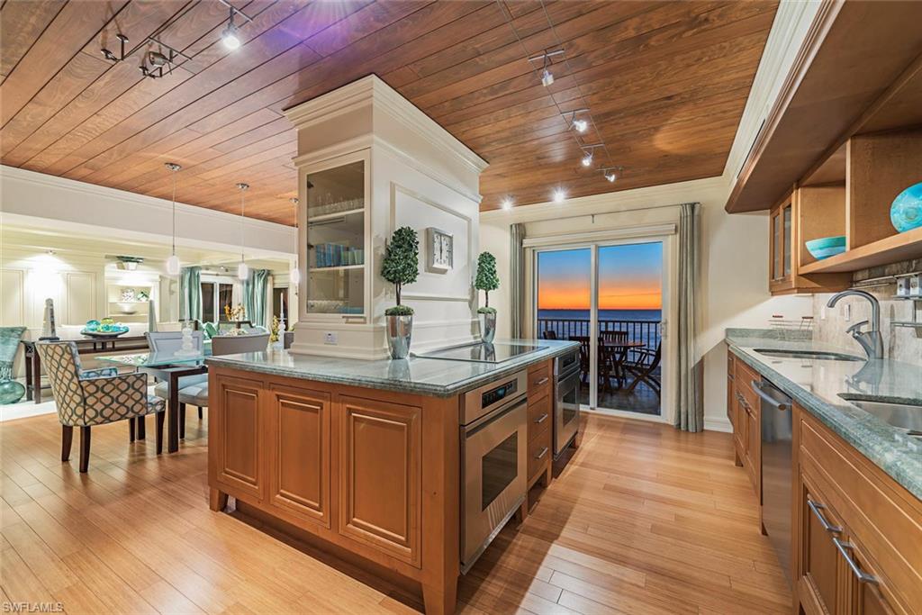 LAURENTIANS - Residential