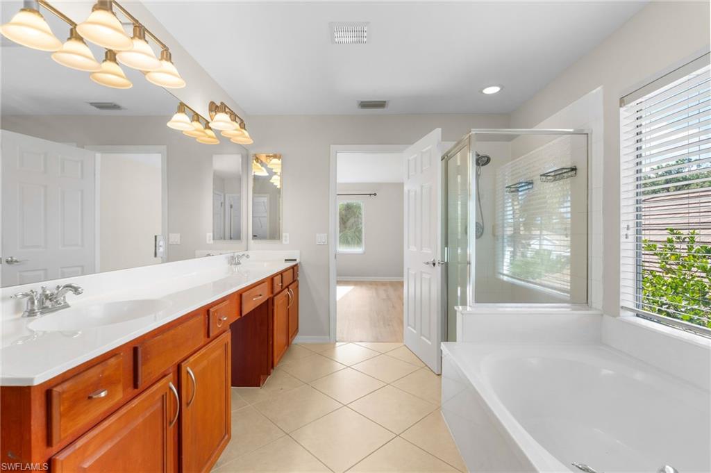 HAMPTON LAKES - Residential