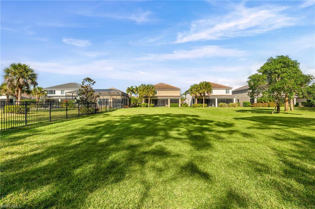 HAMPTON LAKES - Residential