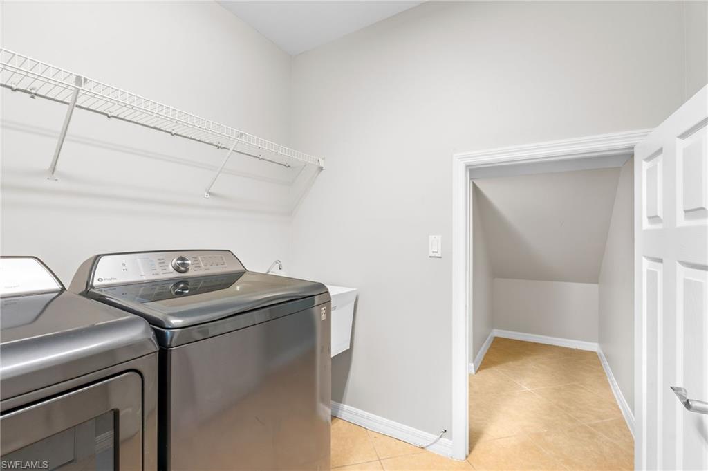 HAMPTON LAKES - Residential