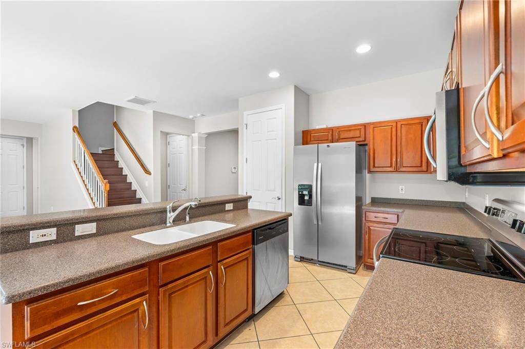 HAMPTON LAKES - Residential