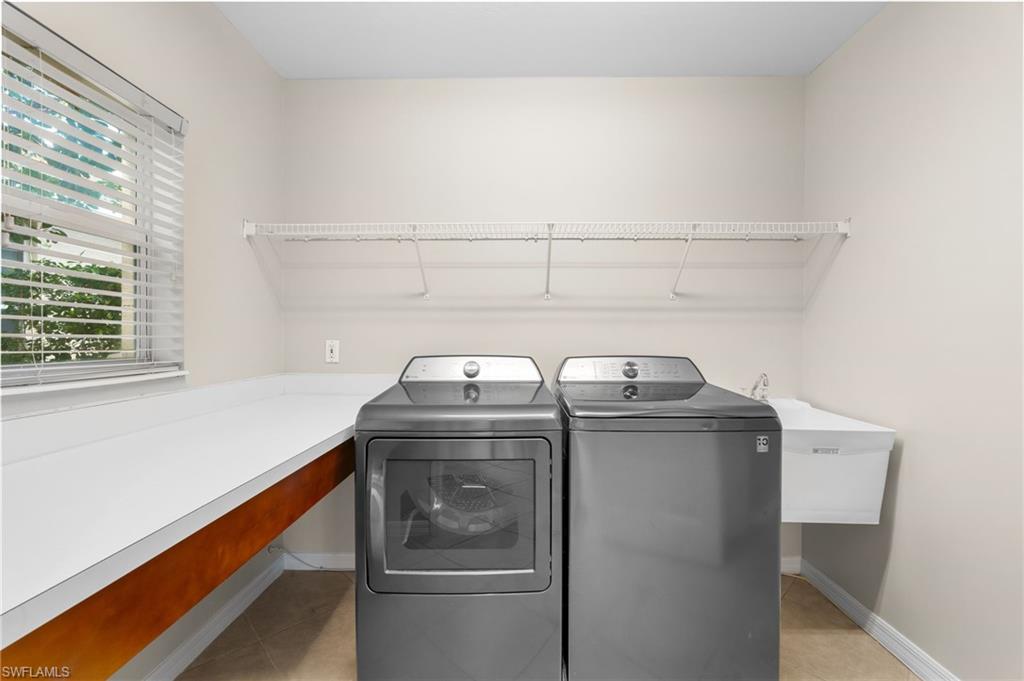 HAMPTON LAKES - Residential