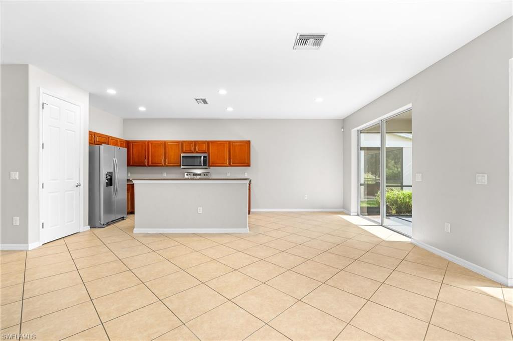 HAMPTON LAKES - Residential