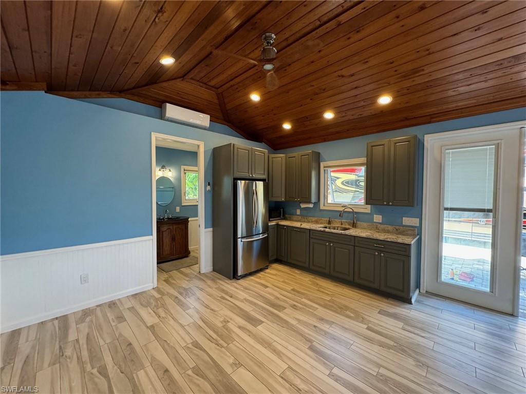 RIVERBEND MOTORCOACH RESORT - Land