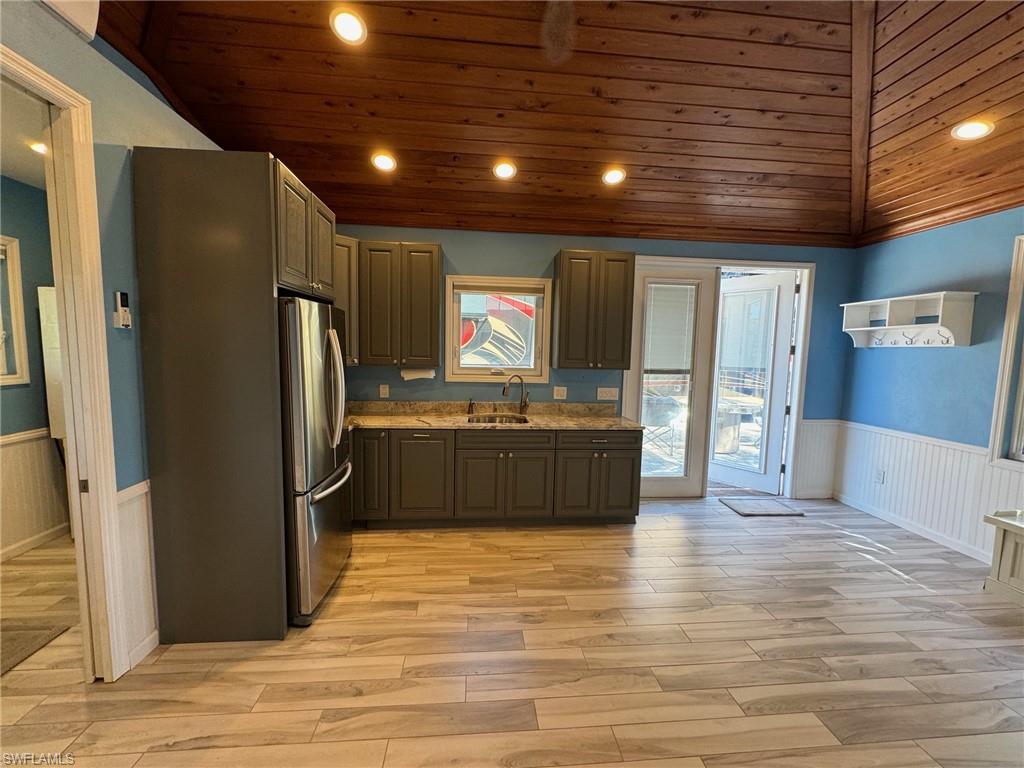 RIVERBEND MOTORCOACH RESORT - Land