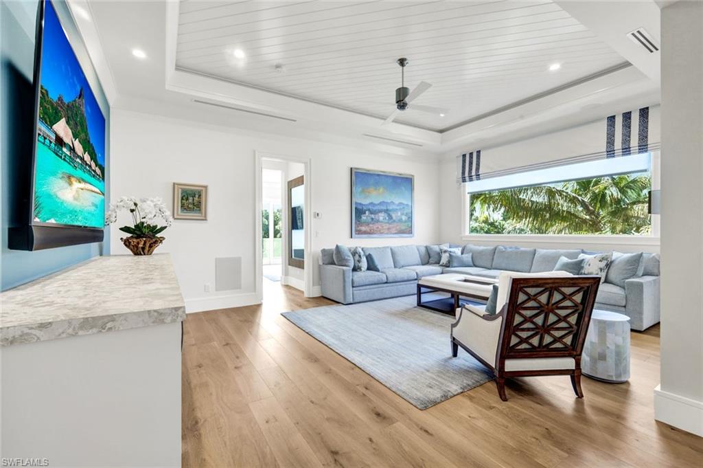 WINDWARD ISLE - Residential