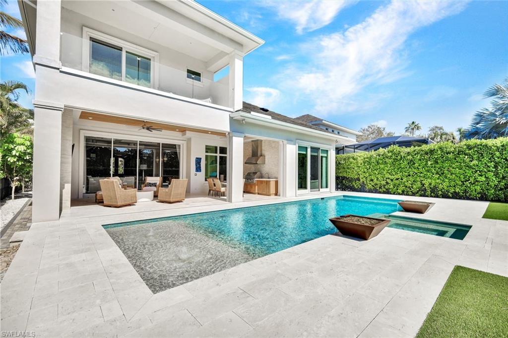 WINDWARD ISLE - Residential