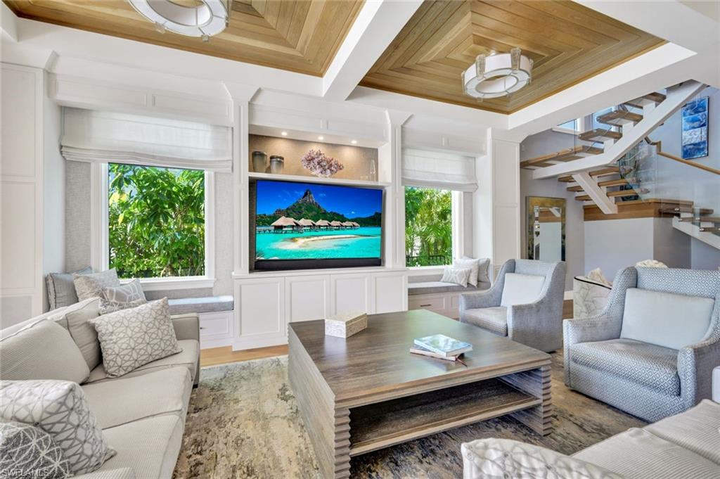 WINDWARD ISLE - Residential