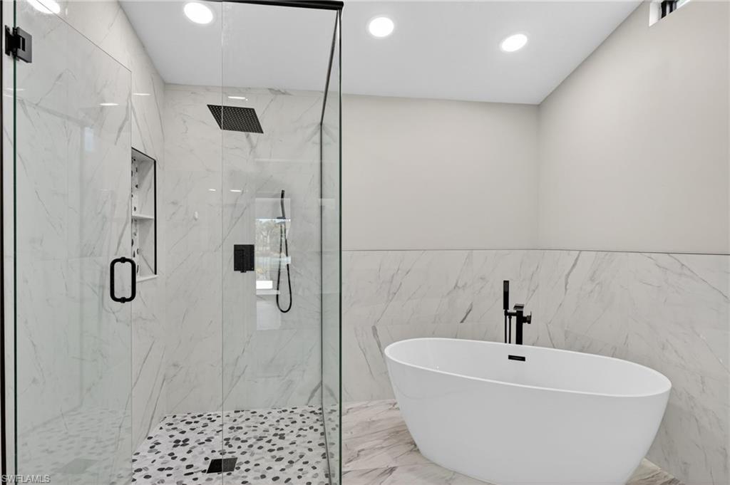 KELLY GREENS - Residential