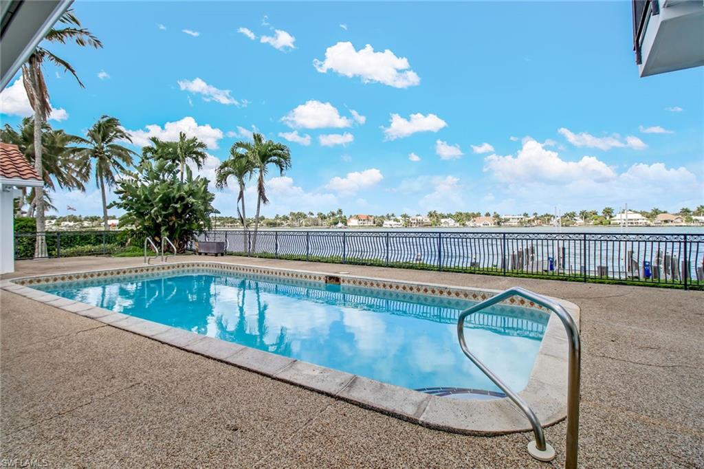 ROYAL HARBOR - Residential