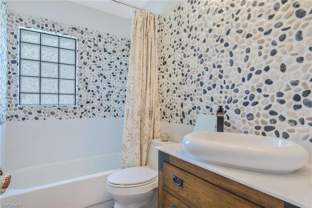 LAKESIDE - Residential