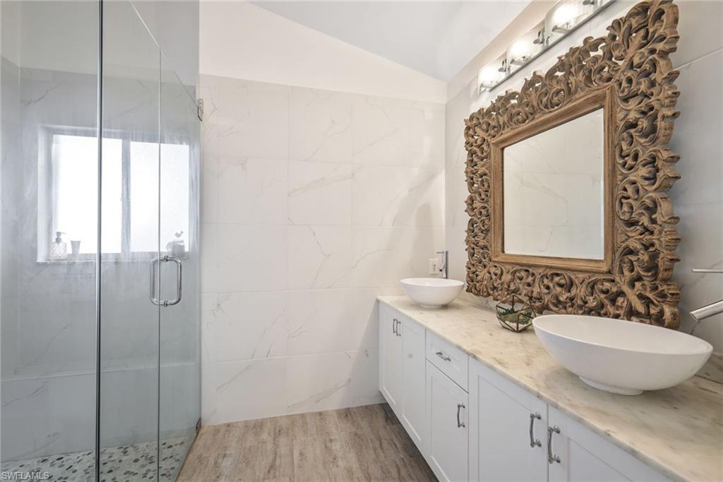 LAKESIDE - Residential