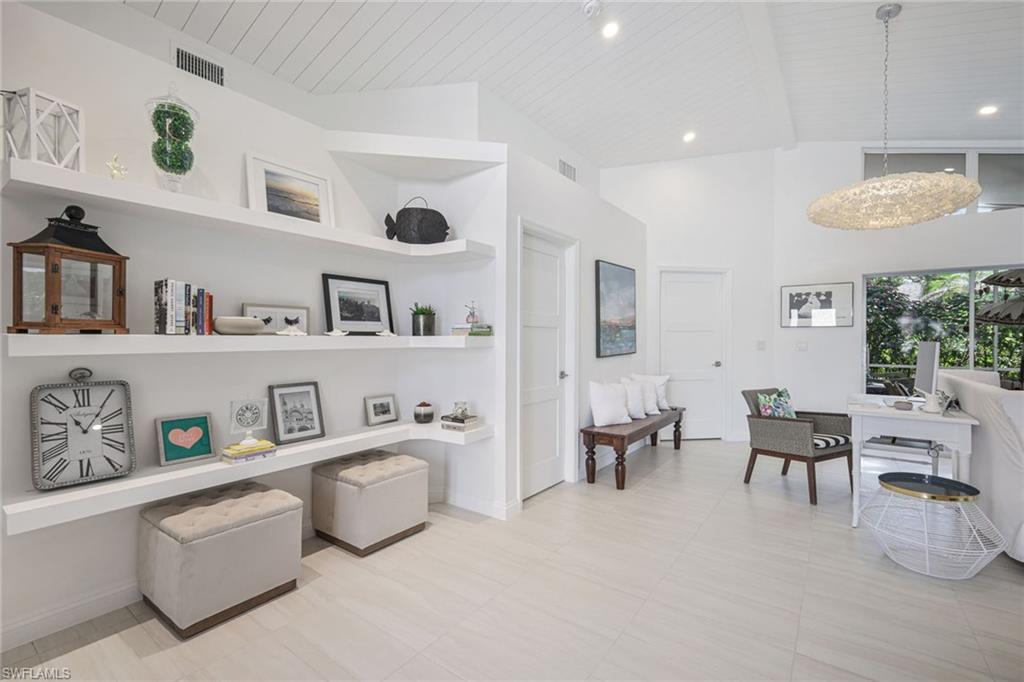 LAKESIDE - Residential