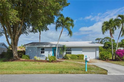 Photo of 18 Lanai CIR, NAPLES, FL 34112 (MLS # 225085132)