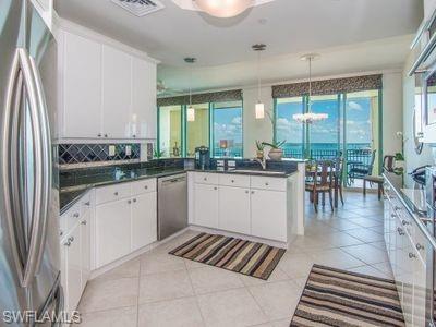 PIER 81 CONDOMINIUM - Residential